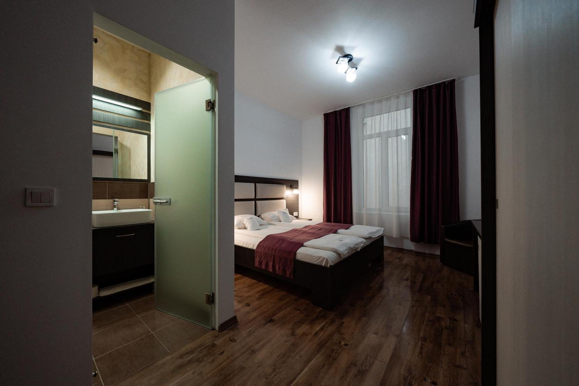 Quantum House Hotel Vatra Dornei Bagian luar foto