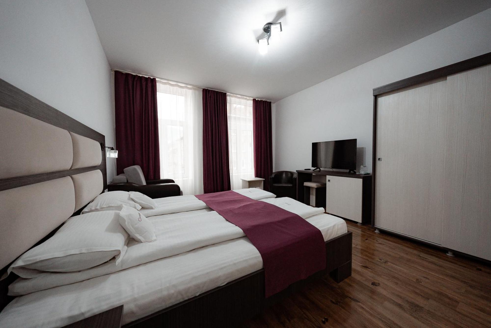 Quantum House Hotel Vatra Dornei Bagian luar foto