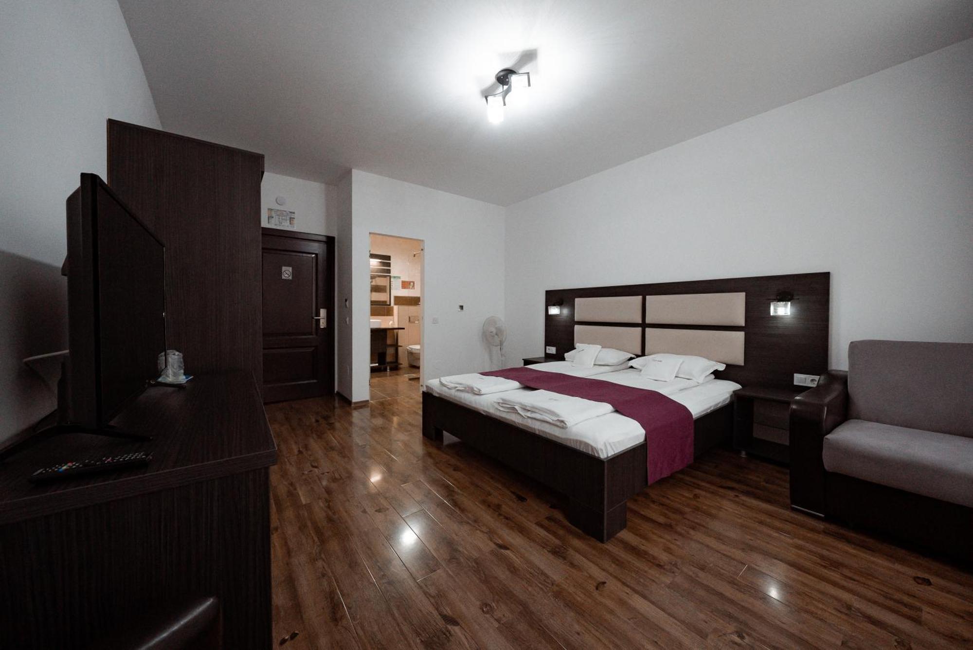 Quantum House Hotel Vatra Dornei Bagian luar foto