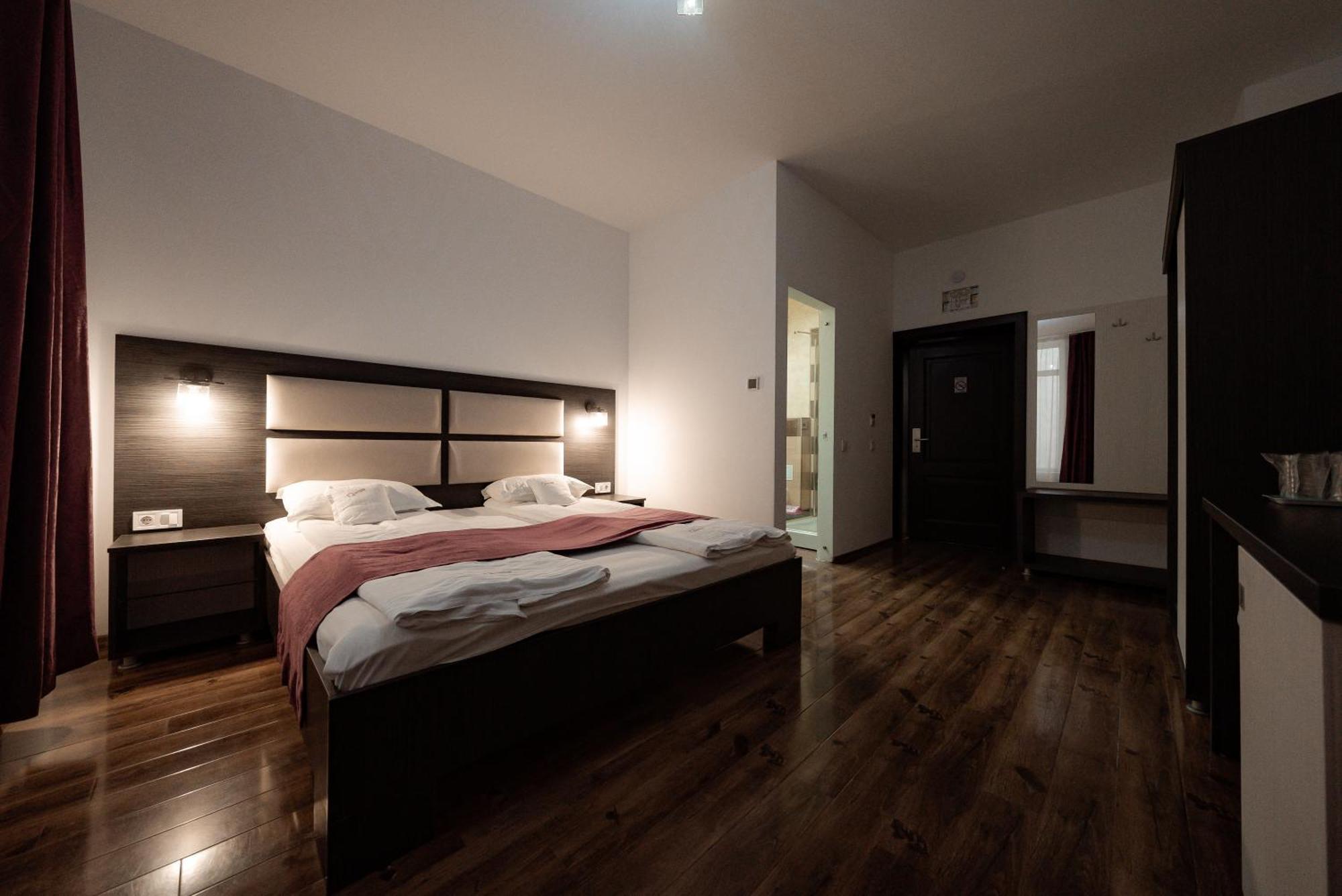 Quantum House Hotel Vatra Dornei Bagian luar foto