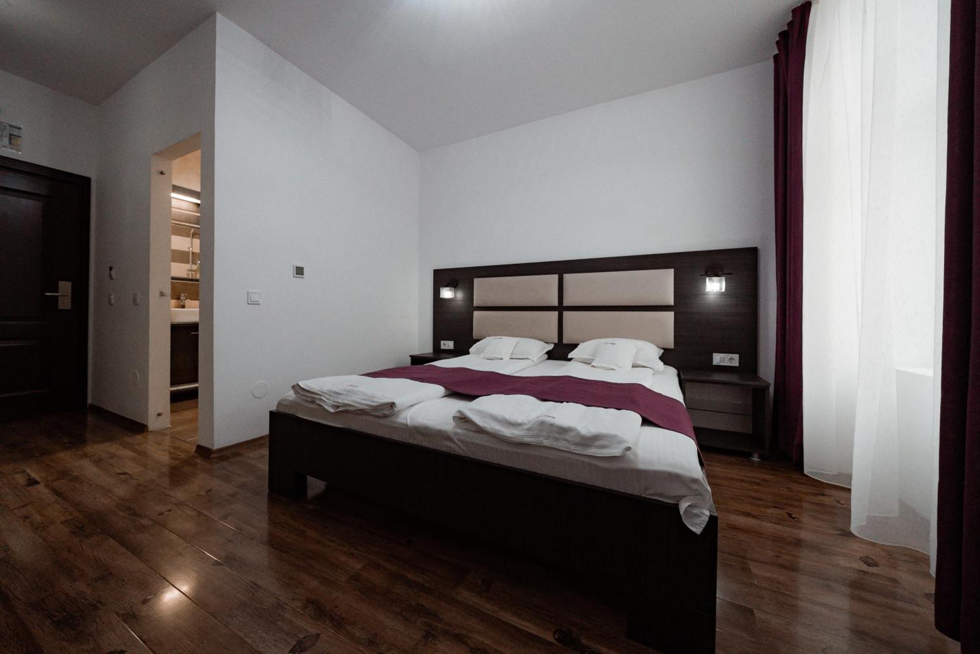 Quantum House Hotel Vatra Dornei Bagian luar foto